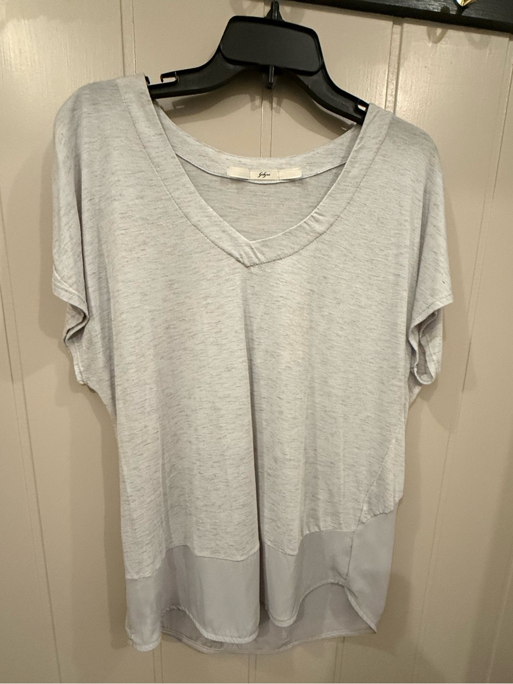 Gibson Light Gray V-Neck w/ Sheer Bottom xs